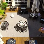 诺沃特里尔中央格兰德广场酒店 4* 里尔