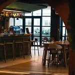 诺沃特里尔中央格兰德广场酒店
