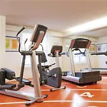 诺沃特里尔中央格兰德广场酒店 酒店